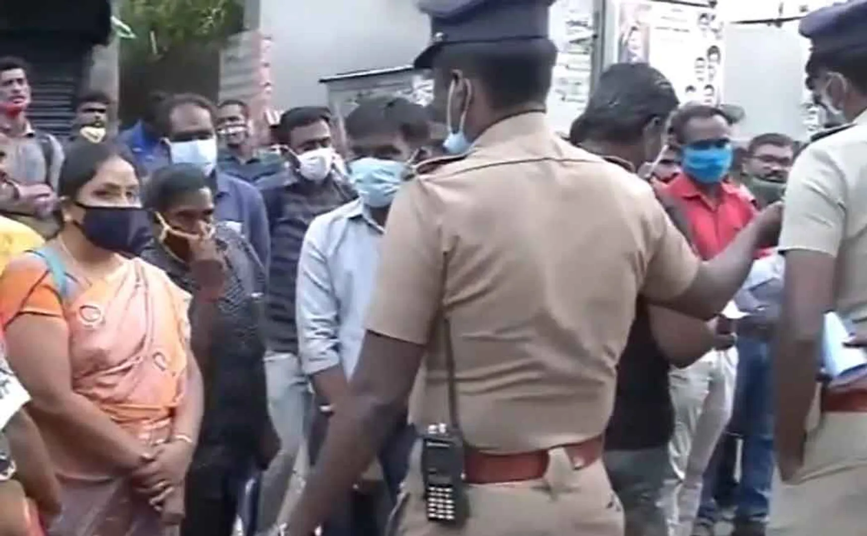 Masters graduate teachers besiege CM's house!