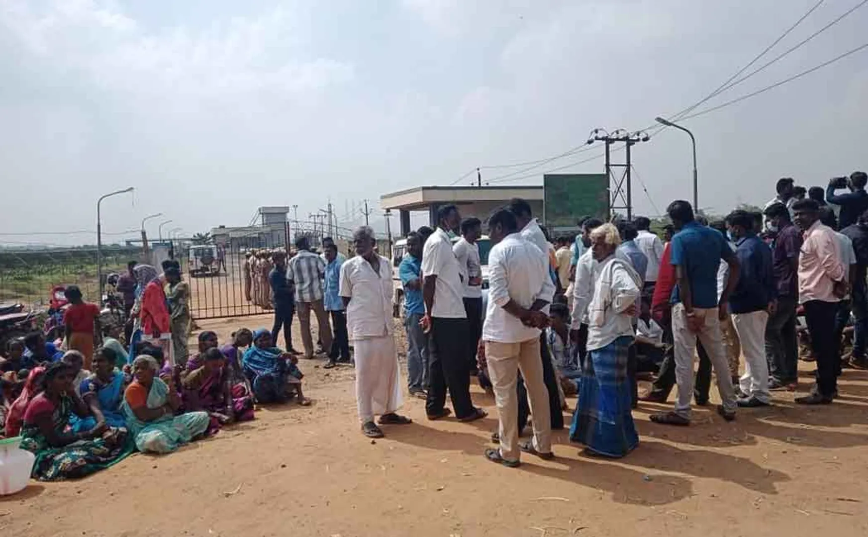 Workers, villagers blockade opposed against the construction of a perimeter wall around the NLC solar panel site!