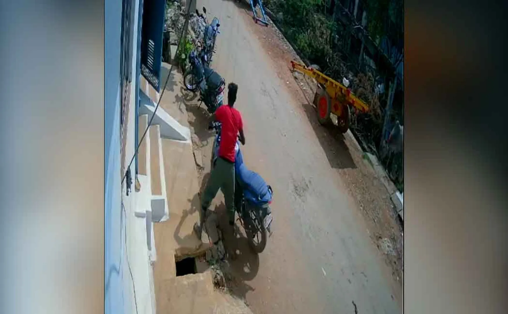 Mysterious person who stole a two-wheeler - Police investigation
