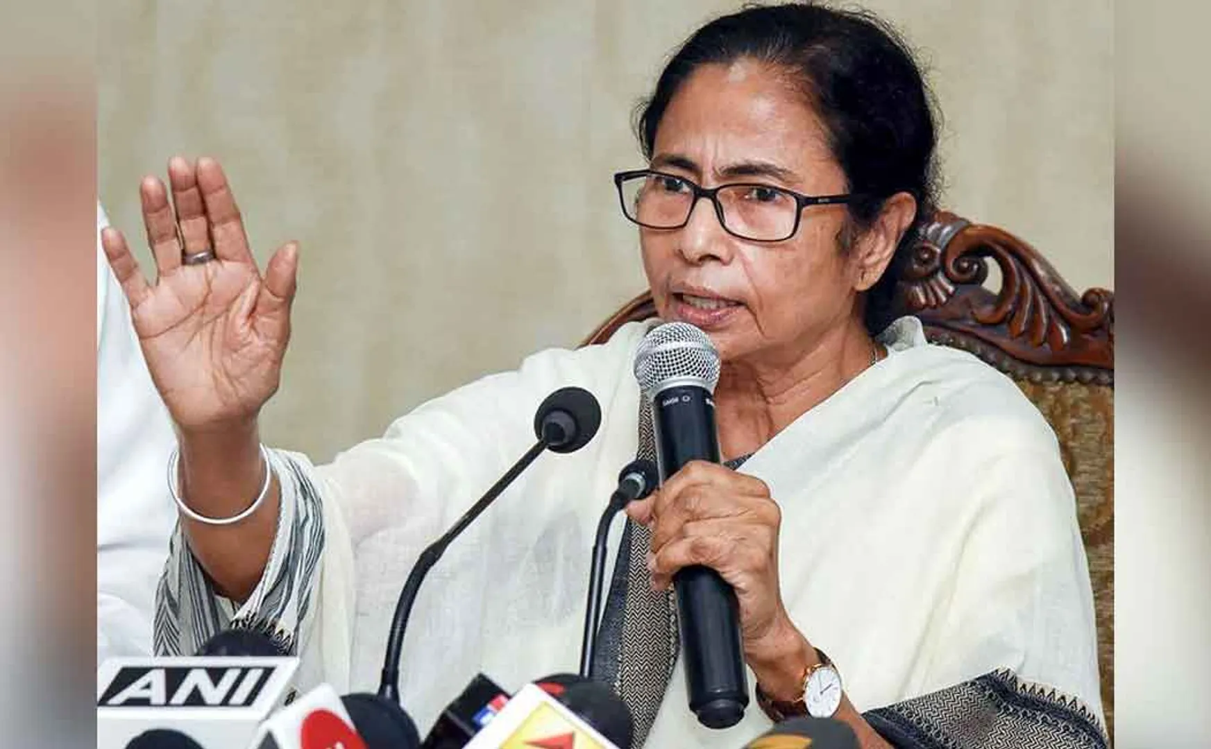 "Thieves and rowdies join BJP" - Mamata Banerjee