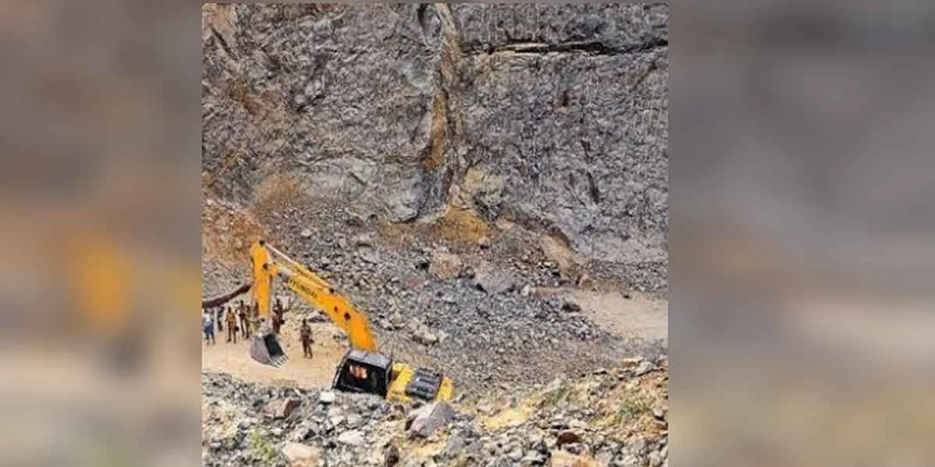 20 people are reported to be trapped in the rubble of a rock fall Kanchipuram