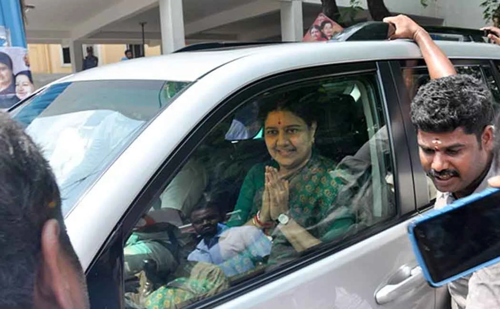 Will the collector allow flowers to be sprinkled by the helicopter on sasikala welcome 