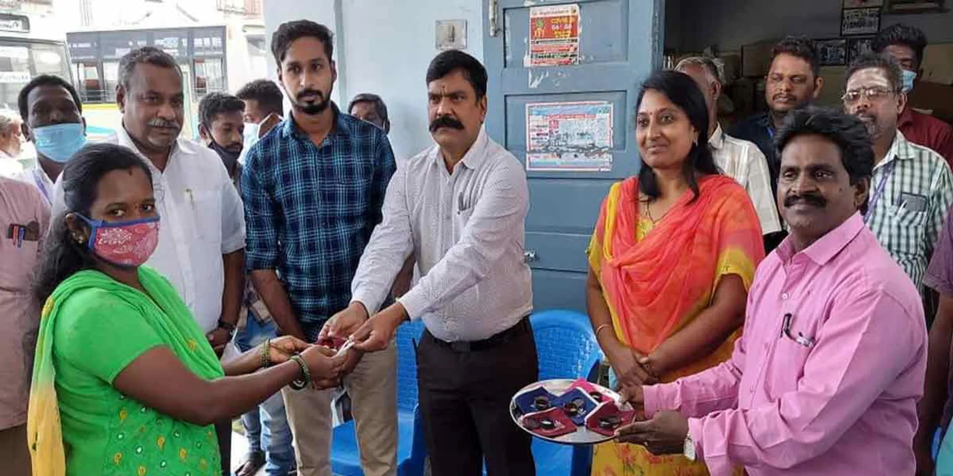  Gold prize for separating garbage ... Awesome youth in Vellore!