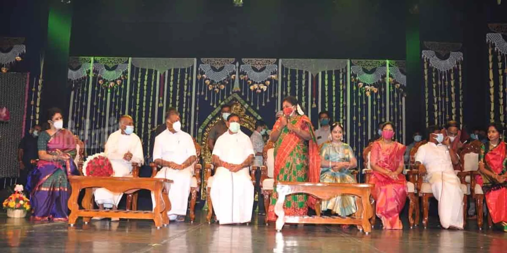  '' White lotus ... sprouting leaf ... '' - a short story told by Tamilisai