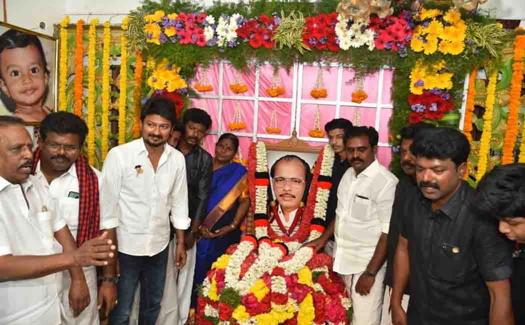 dmk party udhayanidhi stalin visit the leader house 