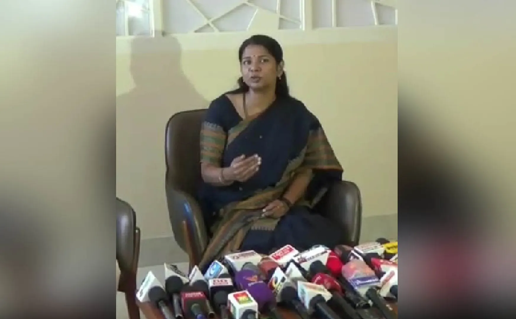 dmk mp kanimozhi mp pressmeet at madurai 