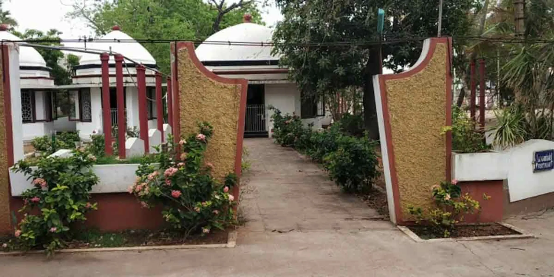 Has the flagpole been removed? -High Court instruction to MGR daughters!