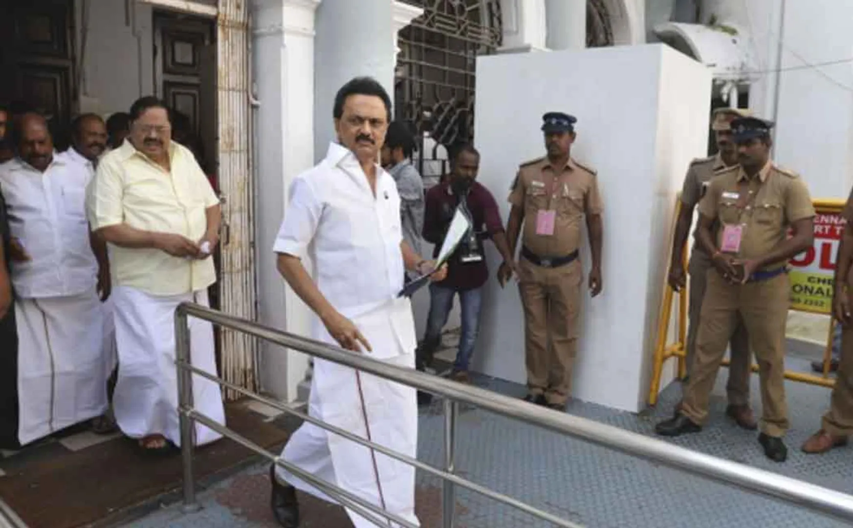 Legislative Assembly dmk issue Cancellation of the notice sent by the rights committee and the verdict