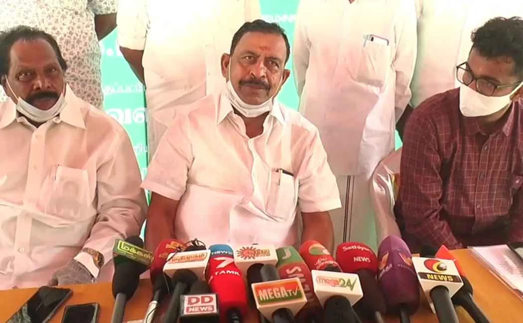 Dinakaran who wanted to disable the admk symbol, it is strange to talk about AIADMK merger  says OS Maniyan