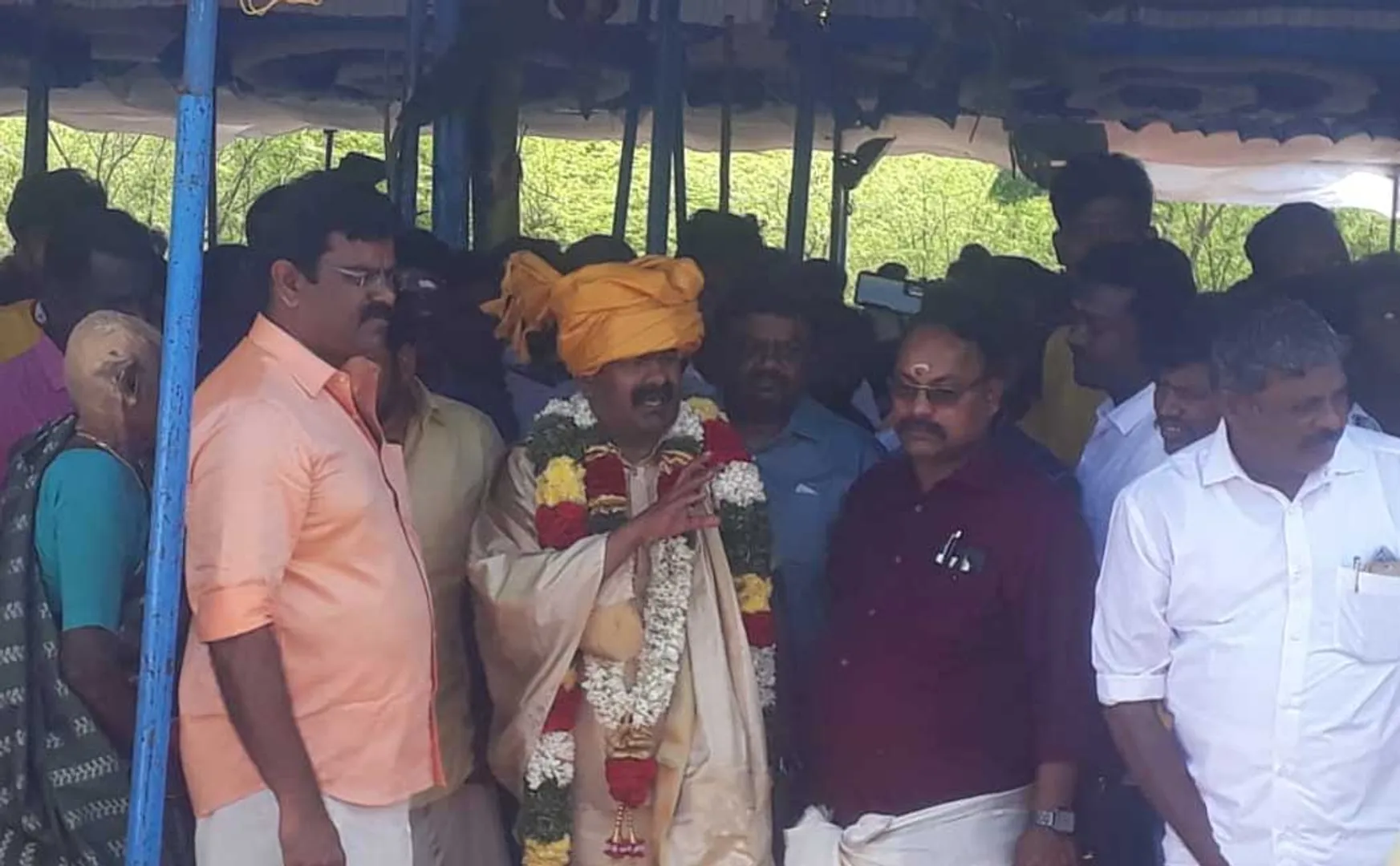 Seeman son's earring function 