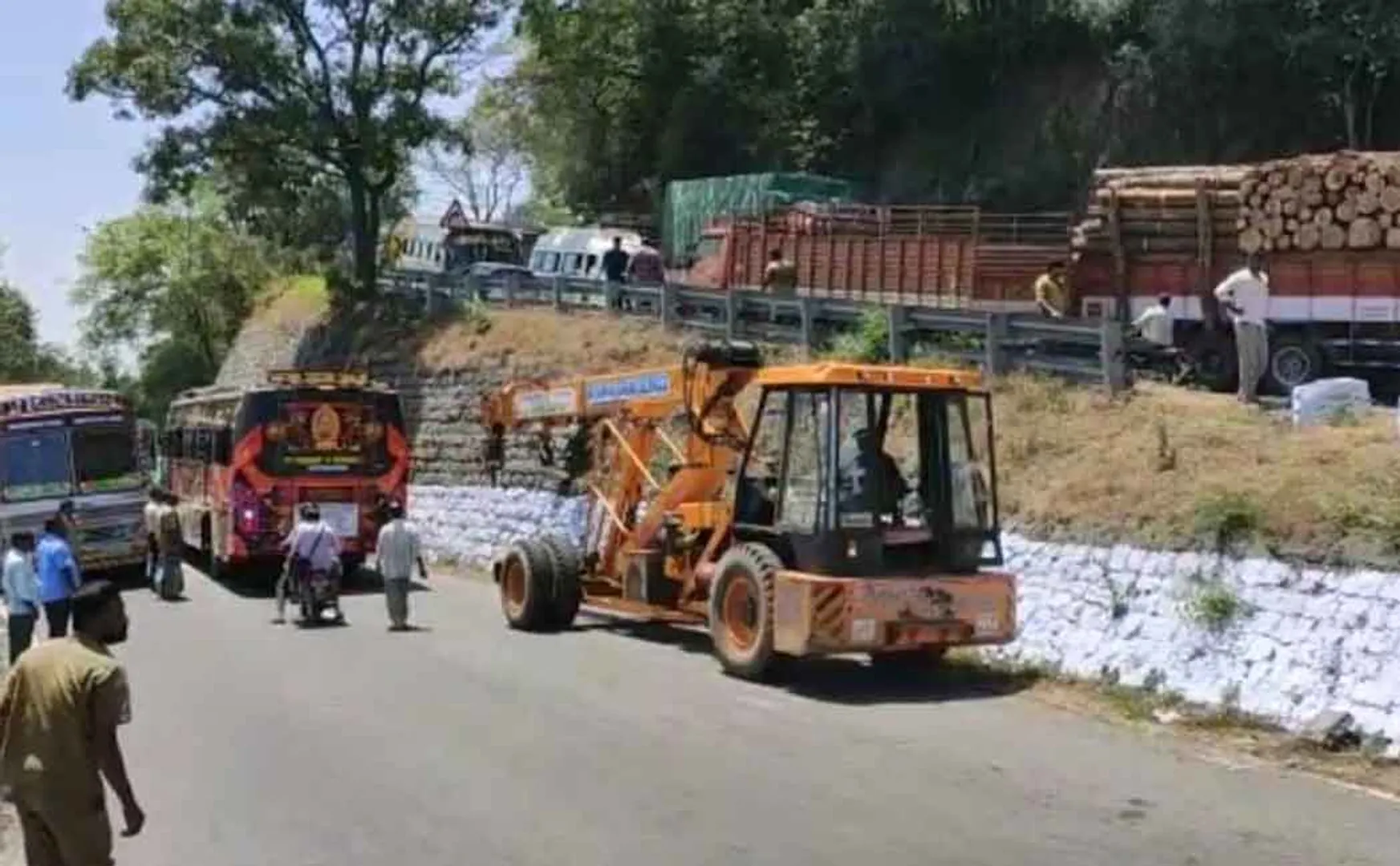 Heavy lorries often cause accidents 