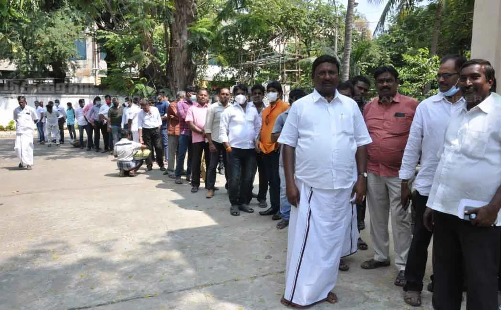 dmk members gathered in anna arivalayam 
