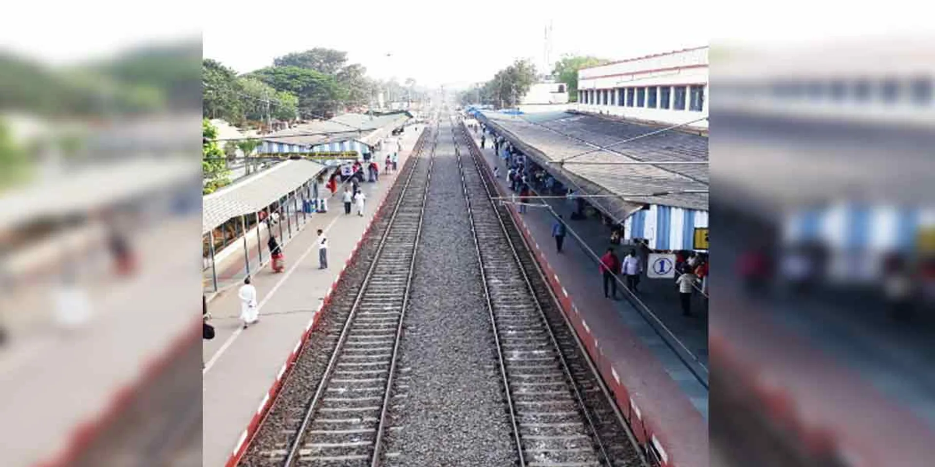 minister at railway station ... excitement