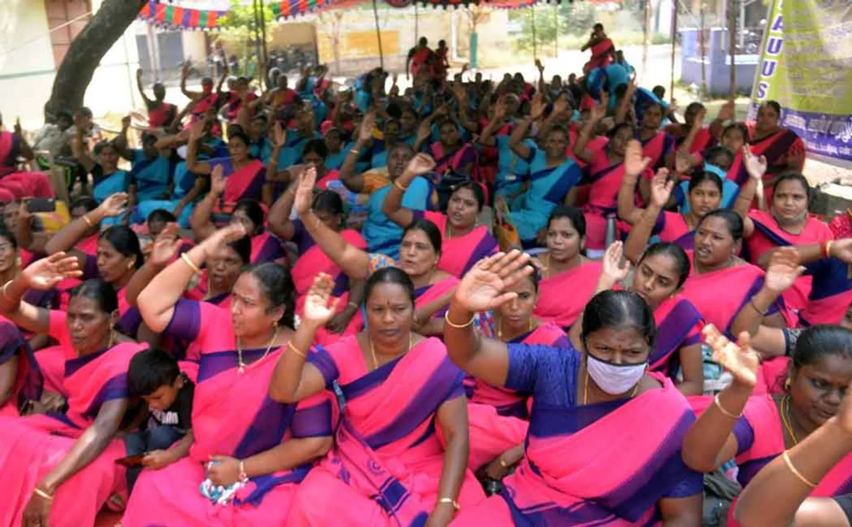 Anganwadi workers' struggle to continue for 3rd day 