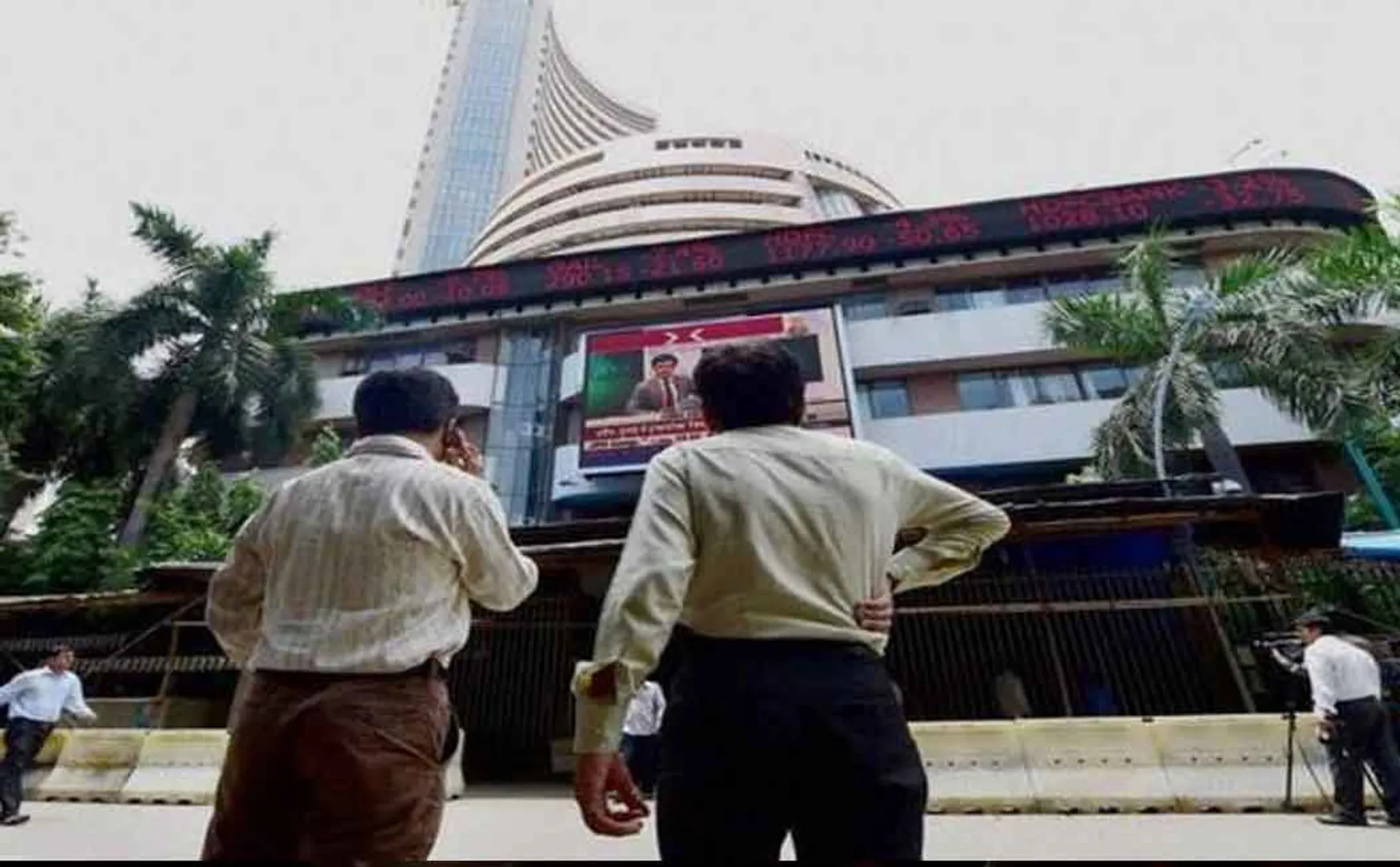 Increase in sales of US bonds Indian stock markets fall sharply