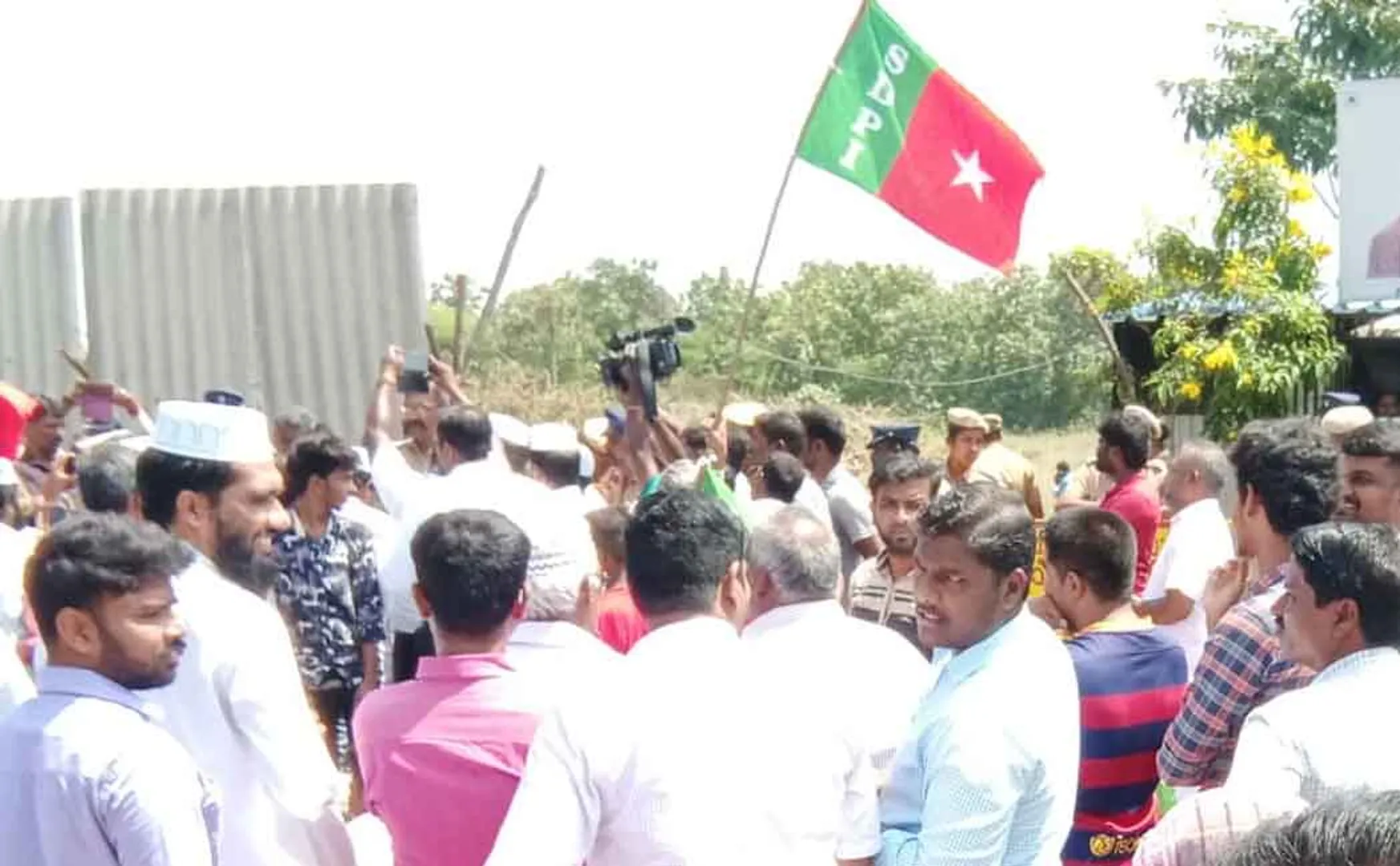 Tasmac store opening Public  road block 