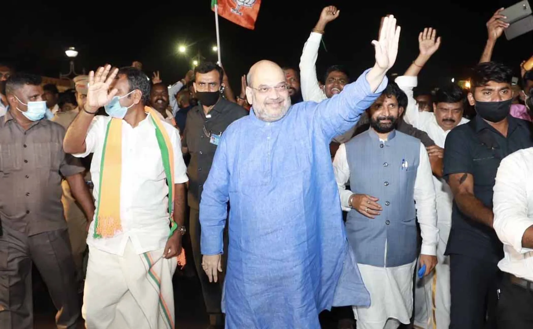 eps and ops meet union home minister amitshah at chennai 