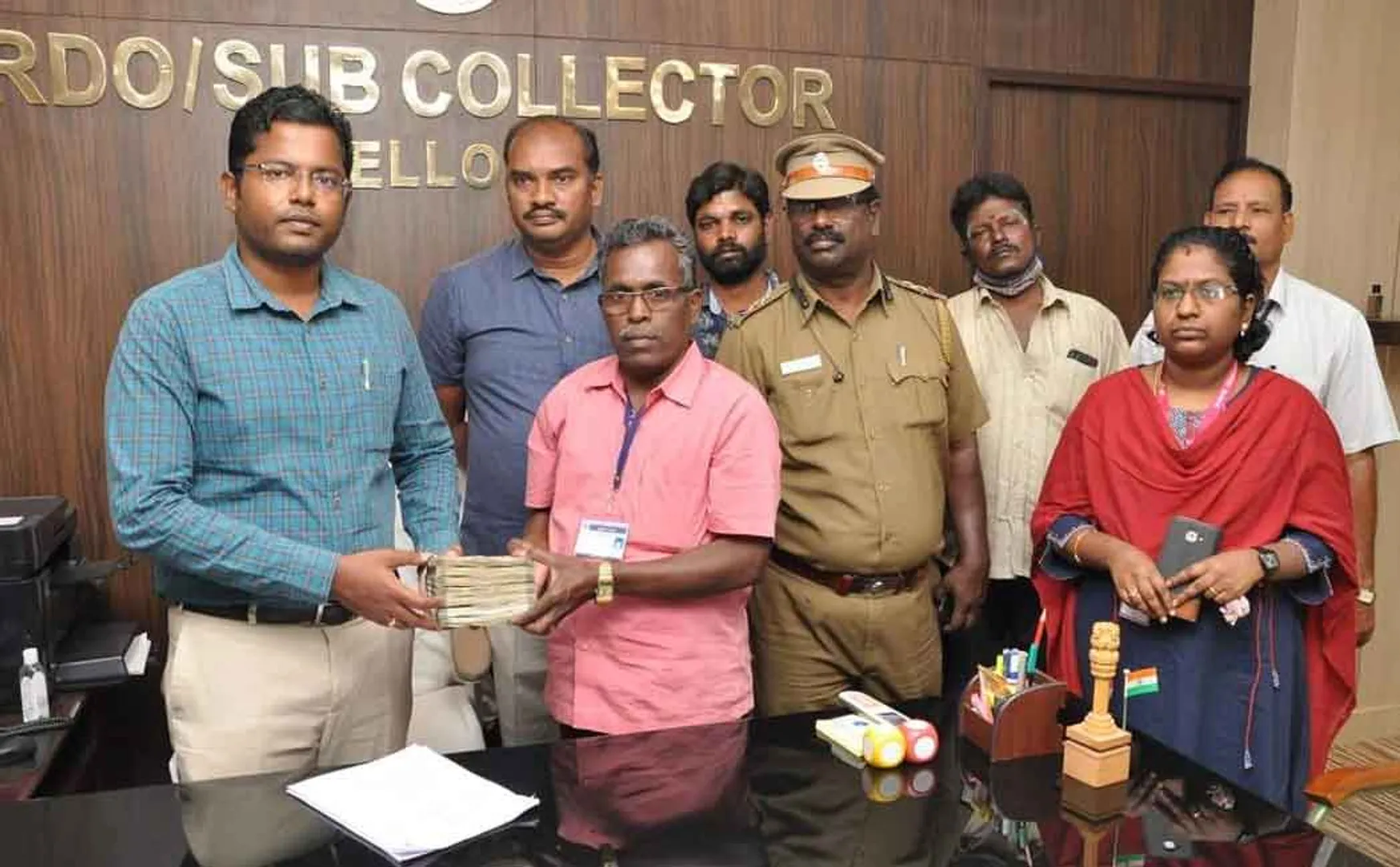  Flying Force Action 3.5 lakh cash caught in the test 