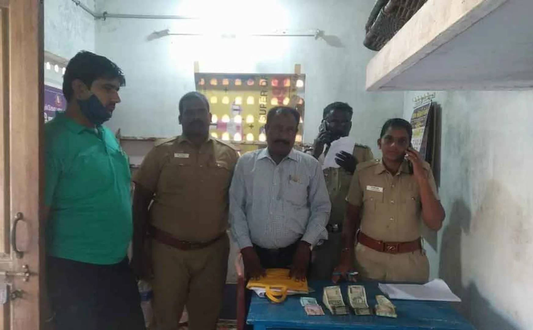 Rs 1,22,000 confiscated without proper documents