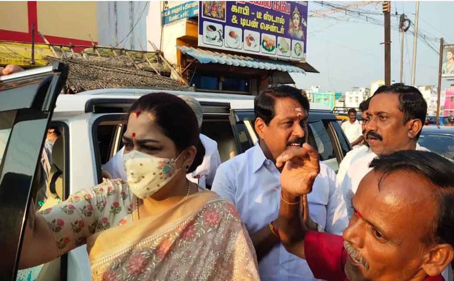 kushboo bjp leader pressmeet at nellai 