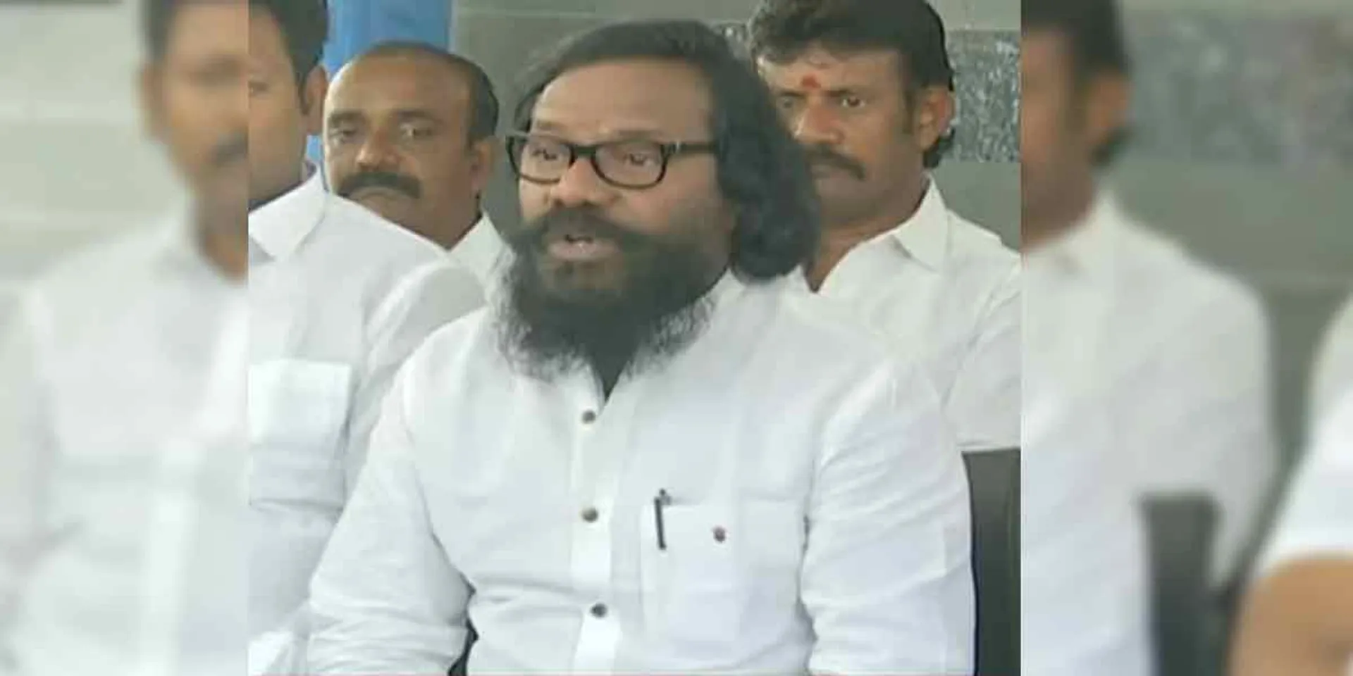 ''Have you forgotten the oath you made on the lantern ... it is light for you and Sasikala '' - Karunas