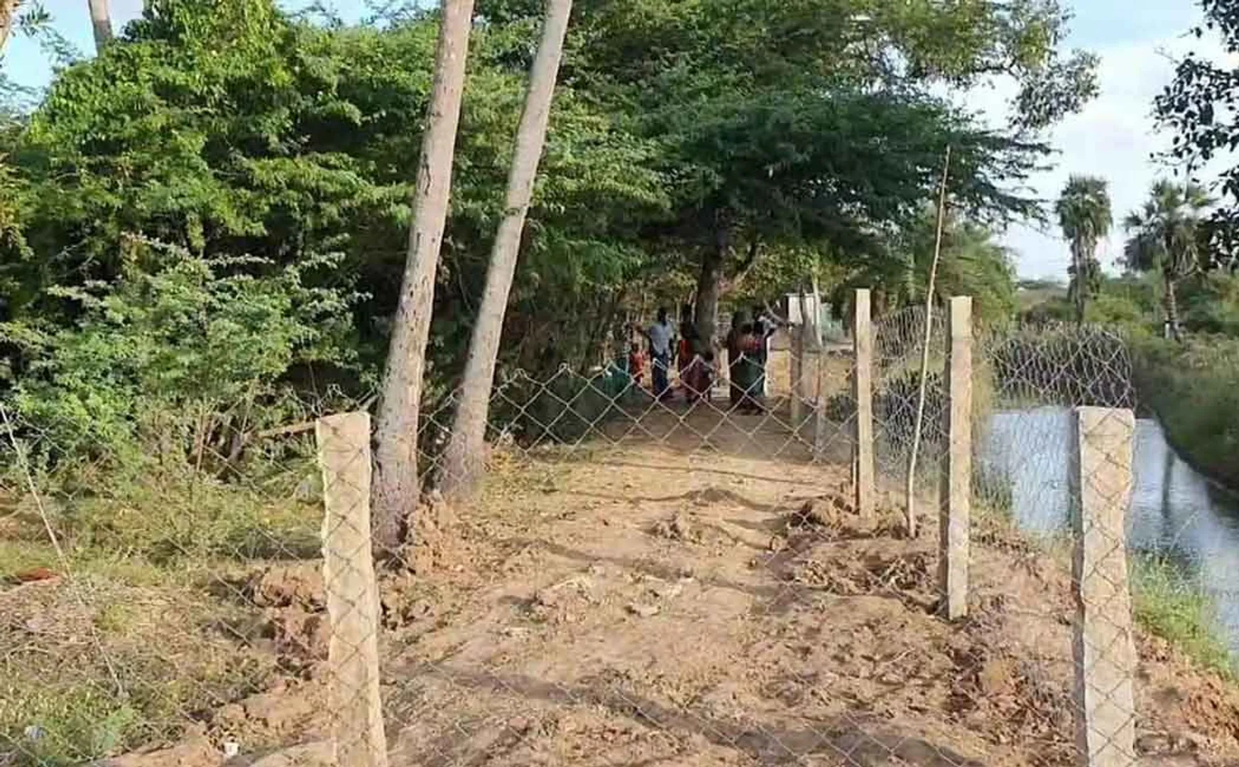 The incident that fenced off seven families 
