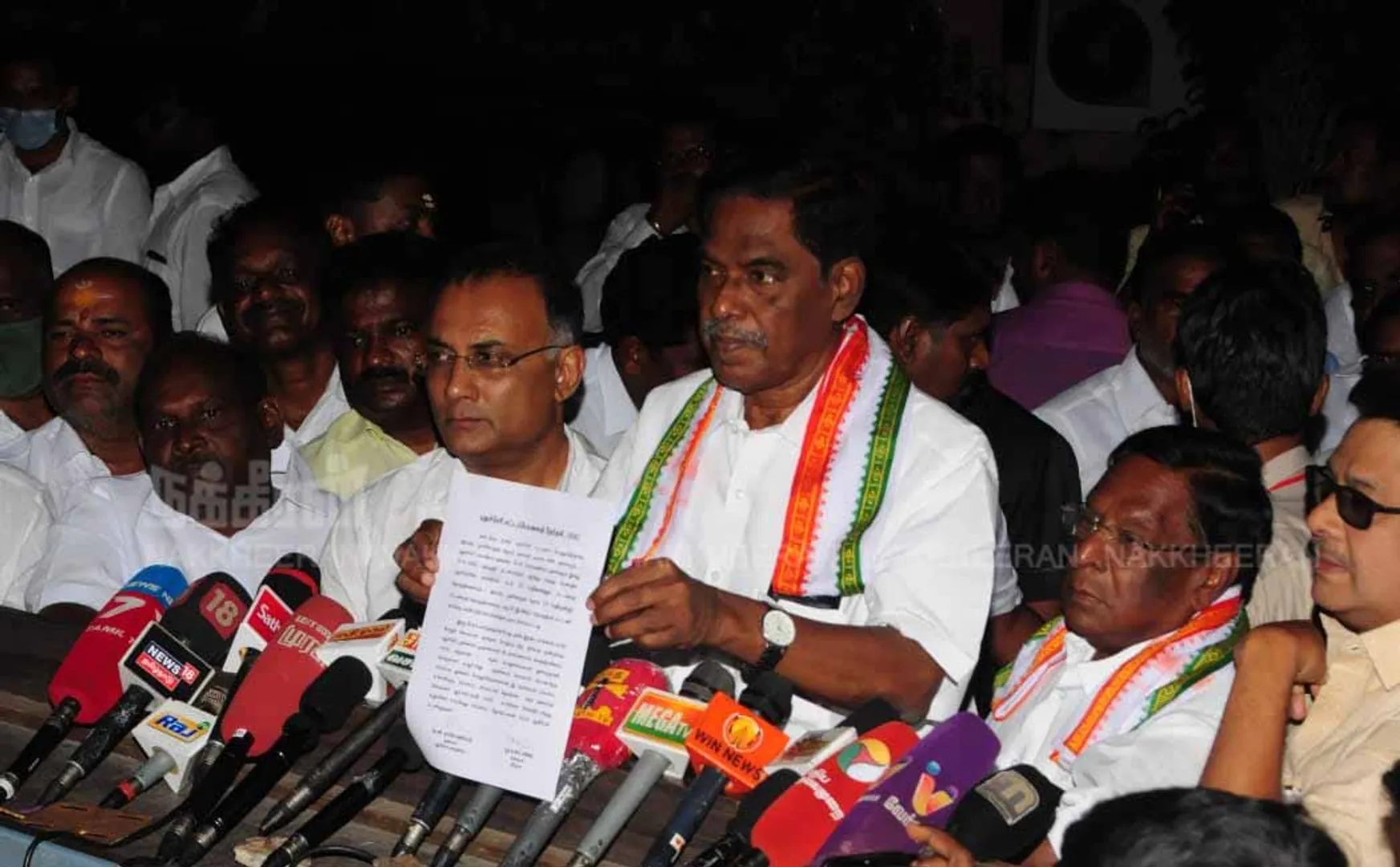 PUDUCHERRY ASSEMBLY ELECTION DMK AND CONGRESS PARTIES LEADERS SIGNS 
