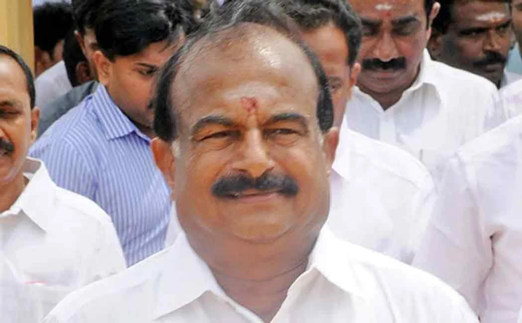 Erode..Sitting MLA Minister Karuppanan who set aside five people  