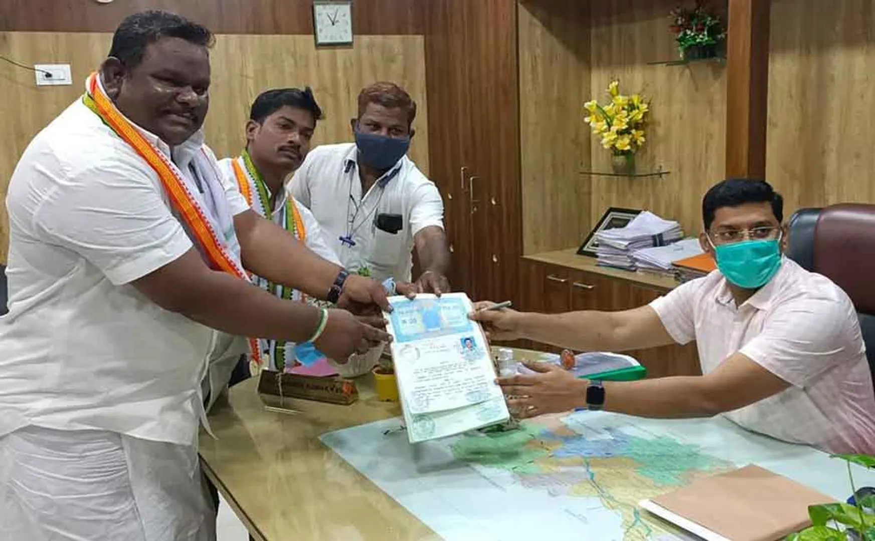 People in confusion on candidate as they filed nomination papers for the contest