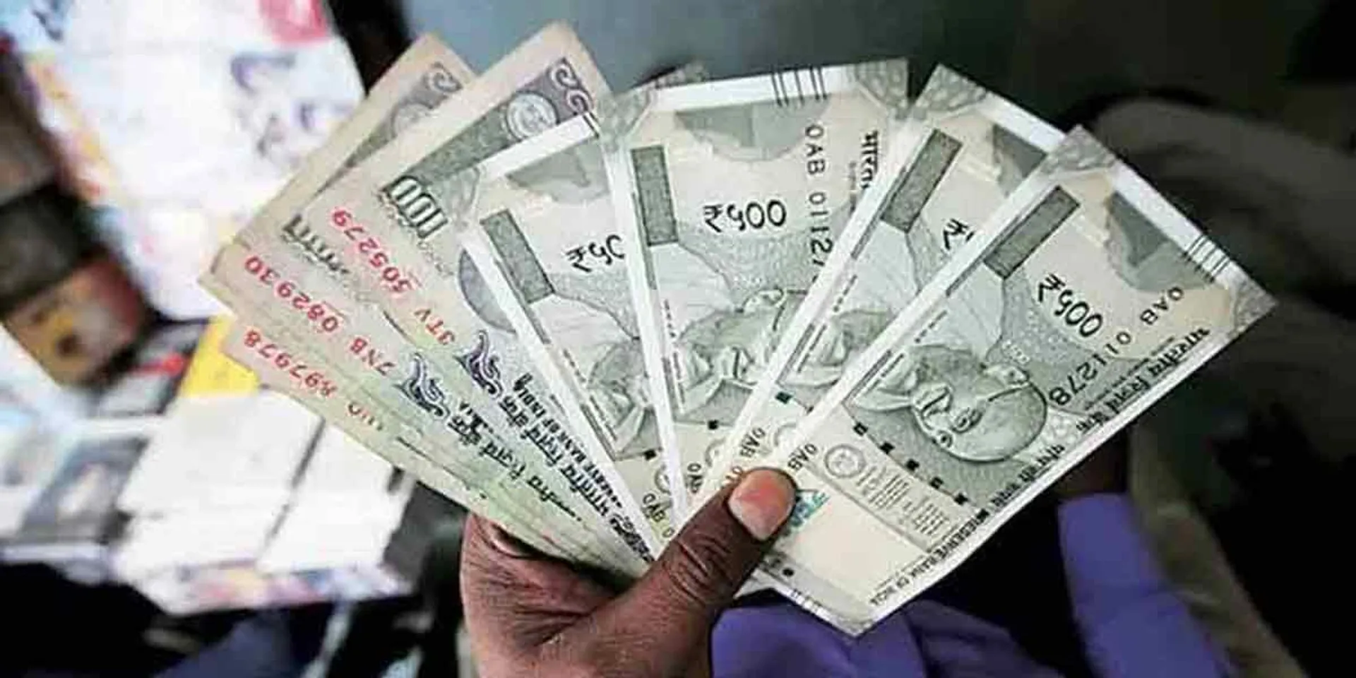 6 lakh car for 60 thousand in Salem? People fascinated by glamorous announcements; 100 crore rupees rolled by father and son!