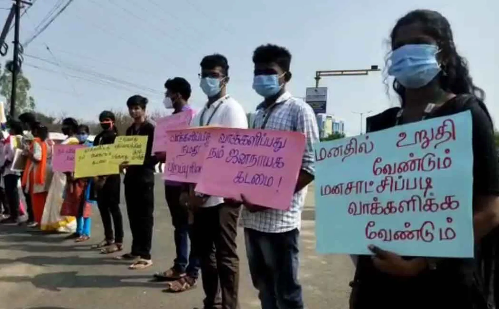 College students campaign for election awareness 