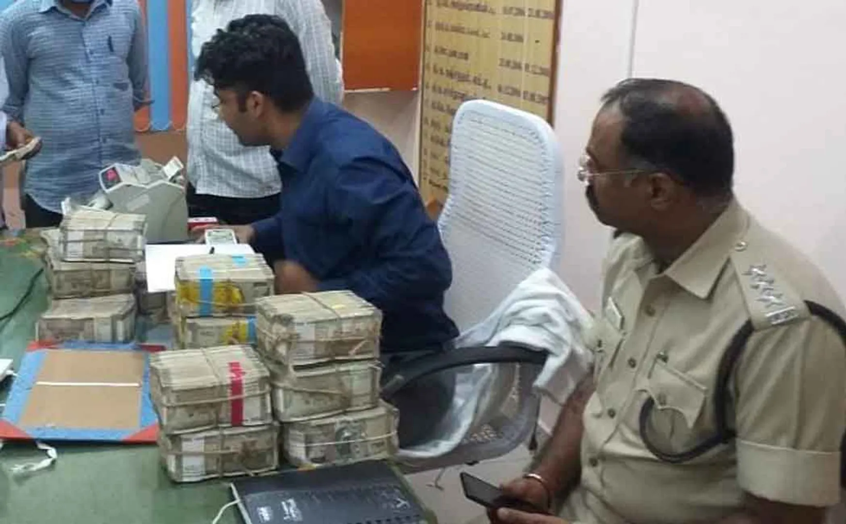 election flying squad confiscated one crore from minister car