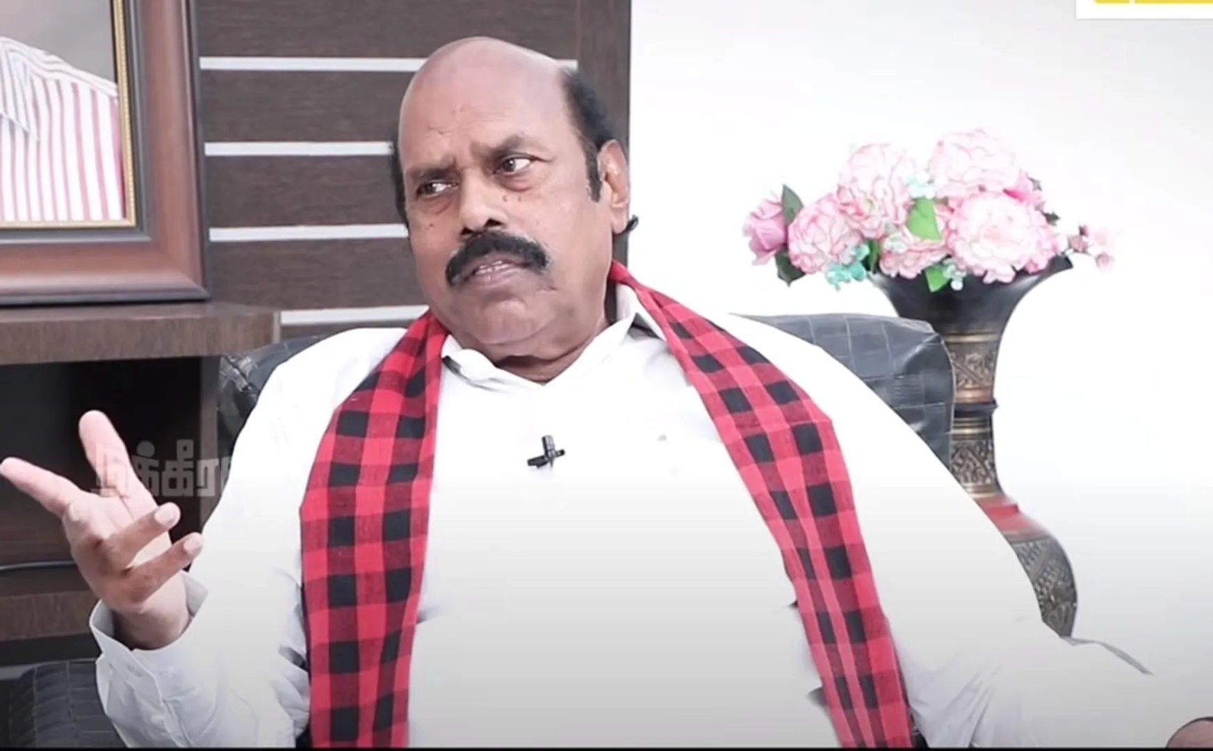 dmk party leader home and colleges incometax raid 
