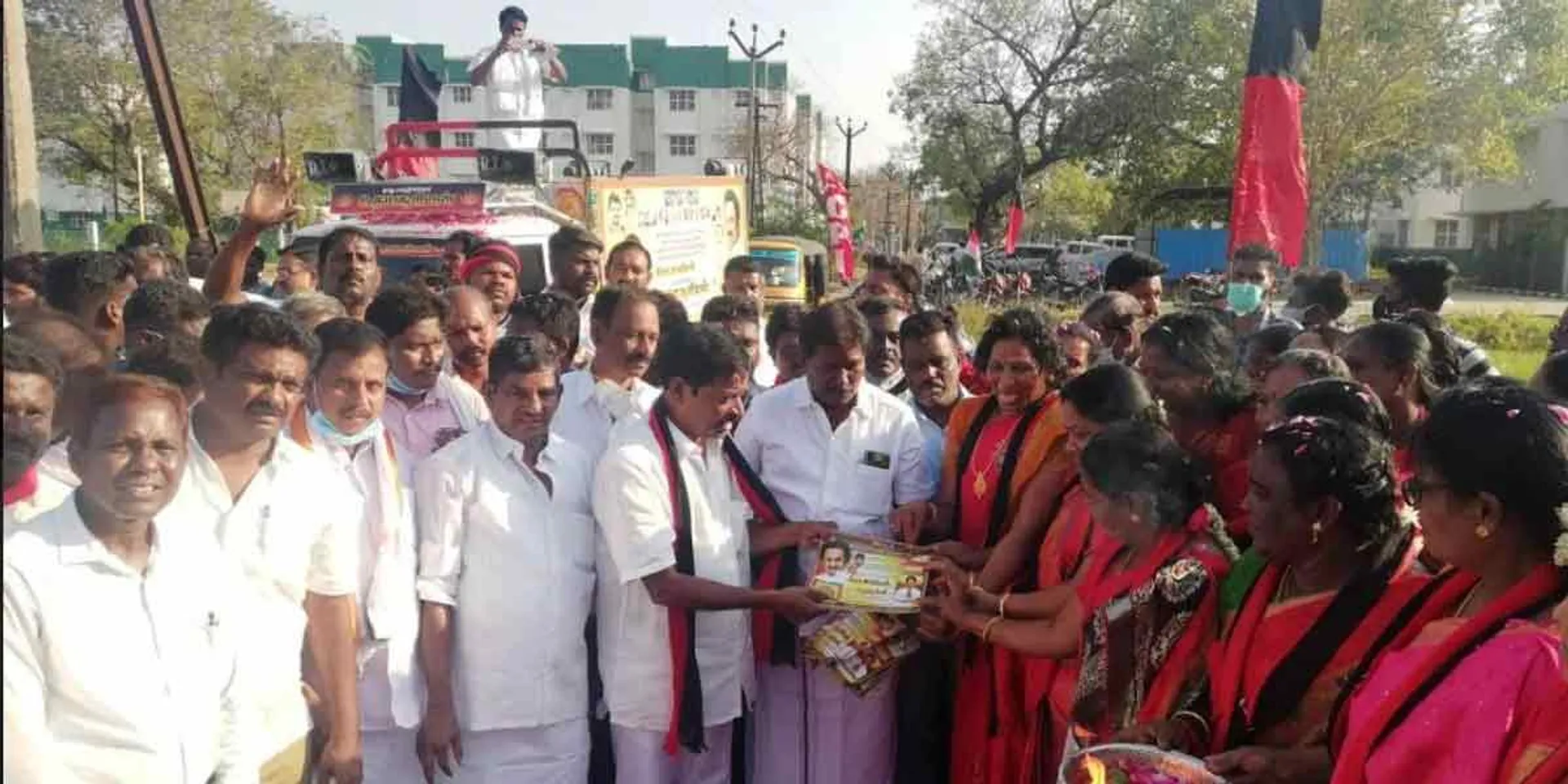 DMK candidate intimidates voters ... !!