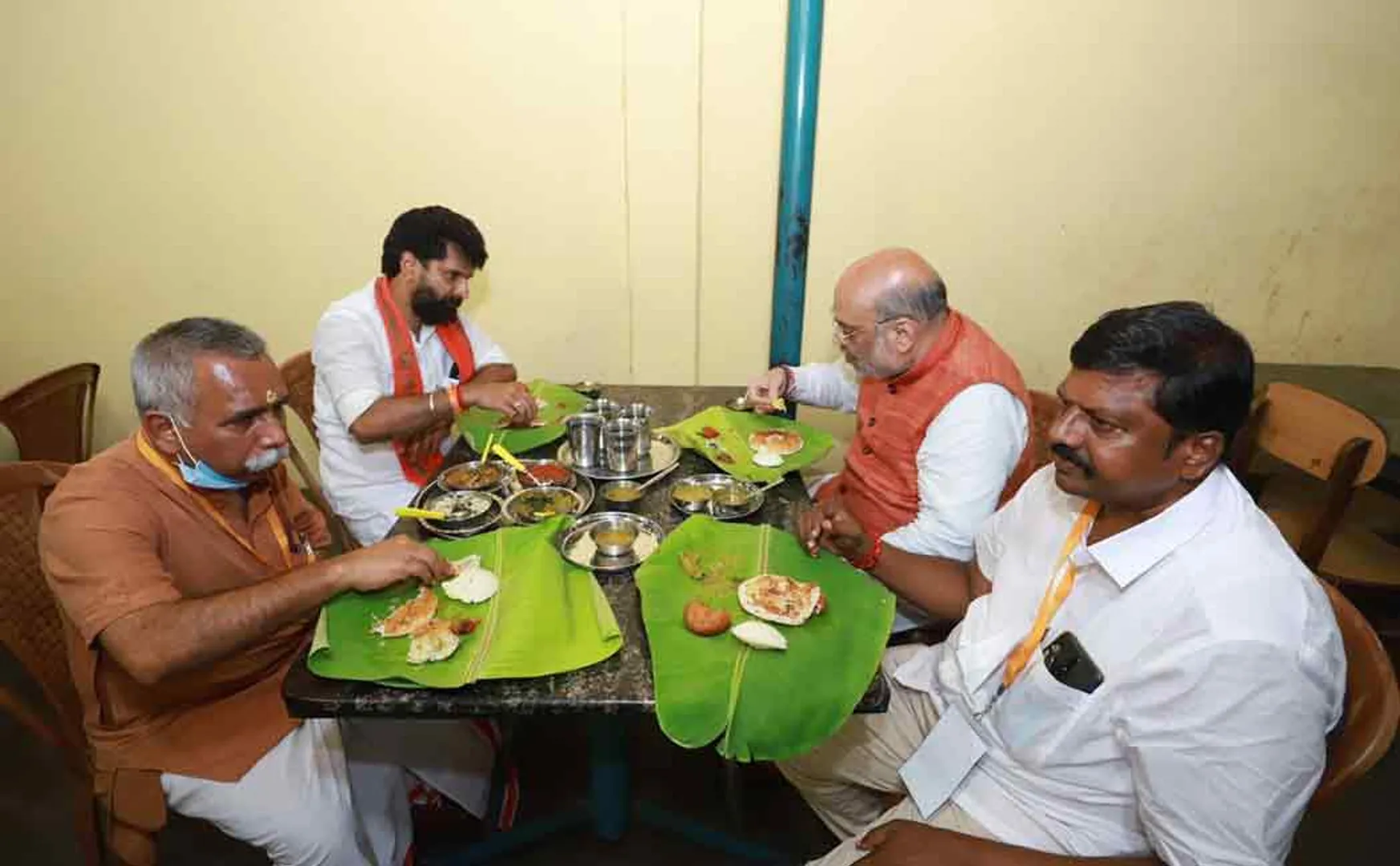 Idli, onion Dosa.. Amitsha enjoyed tamilnadu food 