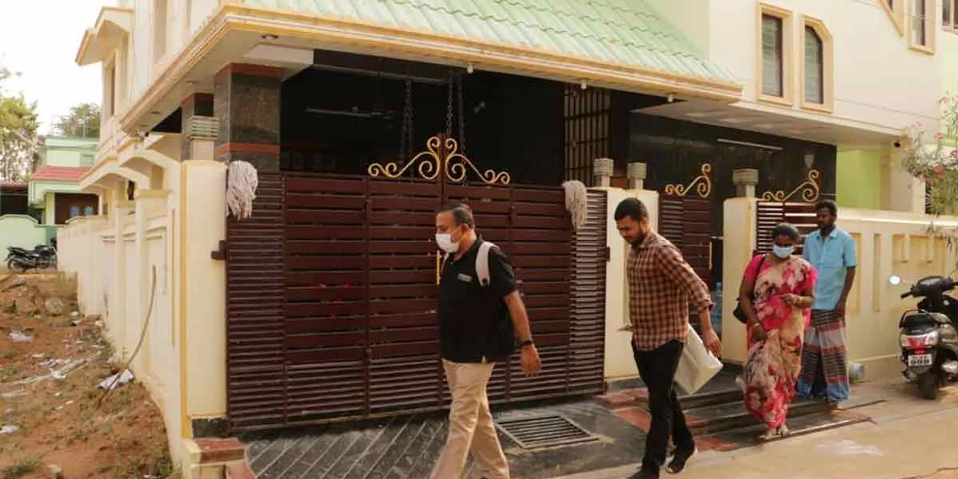  raid in AIADMK candidates friend house in Rajapalayam