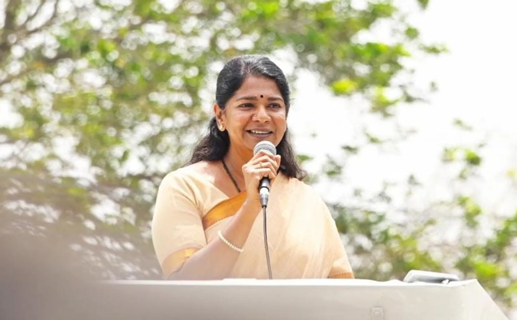 DMK PARTY LEADER MP KANIMOZHI COVID TEST FOR POSITIVE 