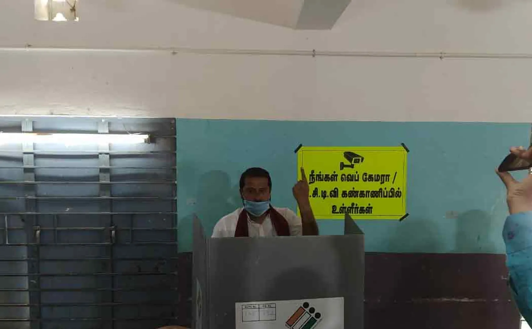 Nagalai MLA Thamimun Ansari cast vote 