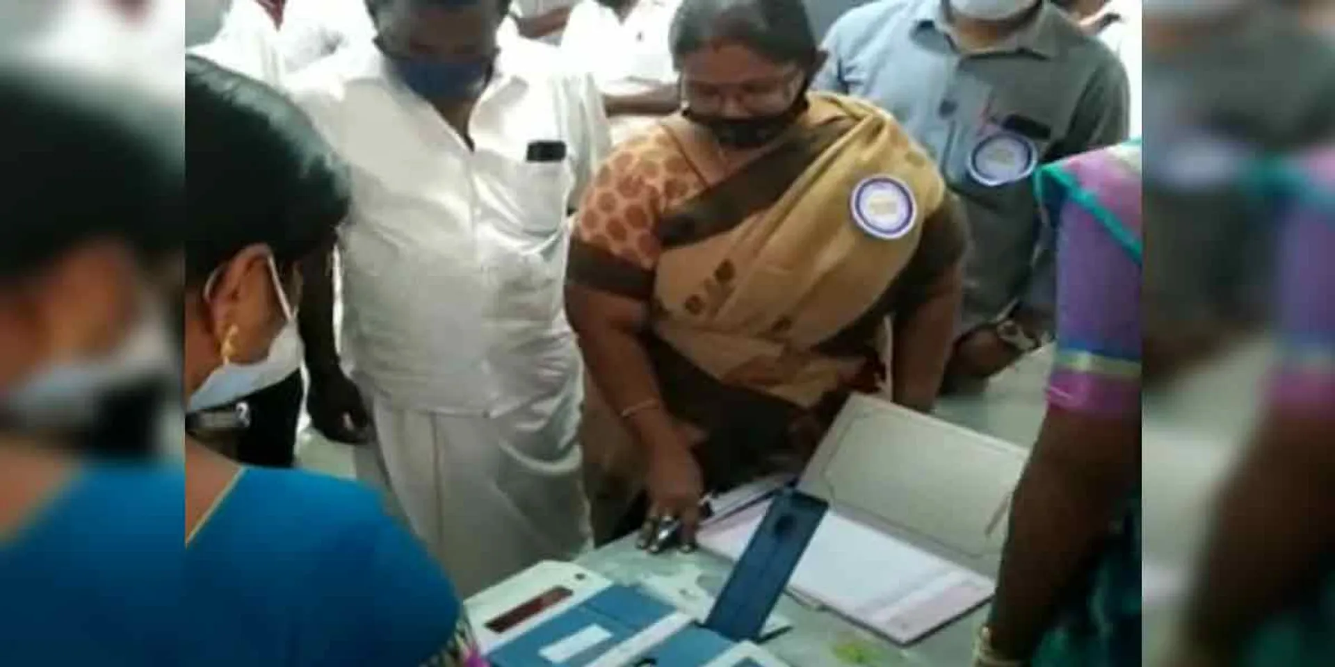 Voting machine repair ... that have not started voting