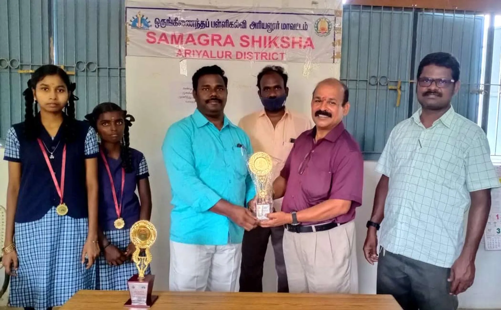 PONPARAPPI GOVERNMENT SCHOOL ZOOLOGY TEACHER STUDENTS FIRST PRICE