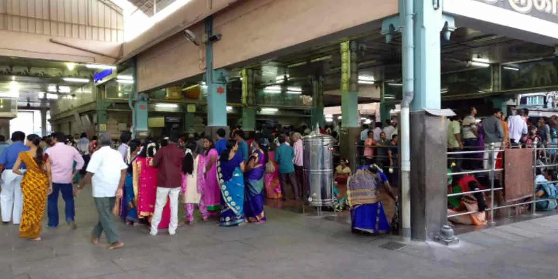 No more than 10 people are allowed in temple weddings