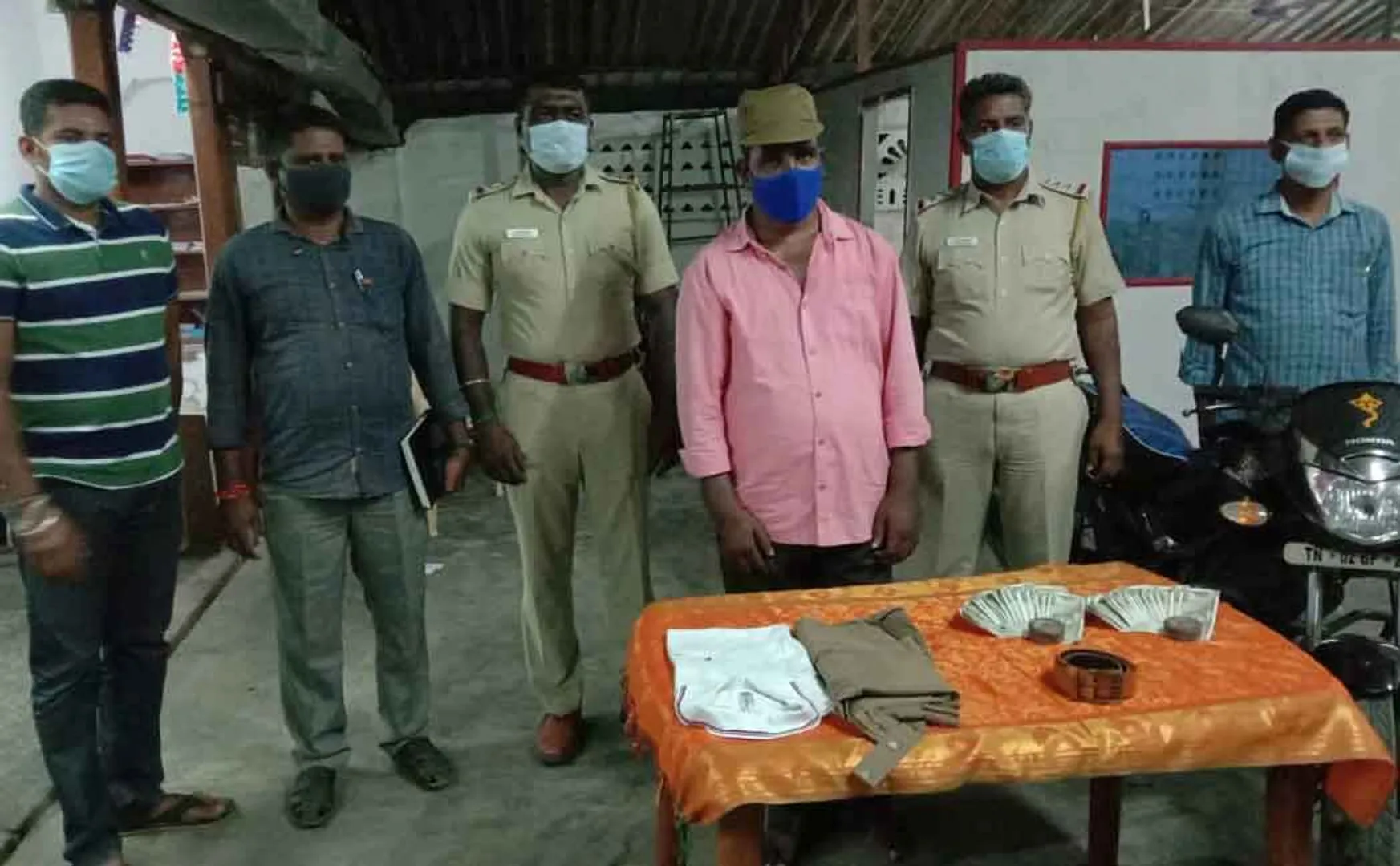 Duplicate police who deceived people in the guise of police
