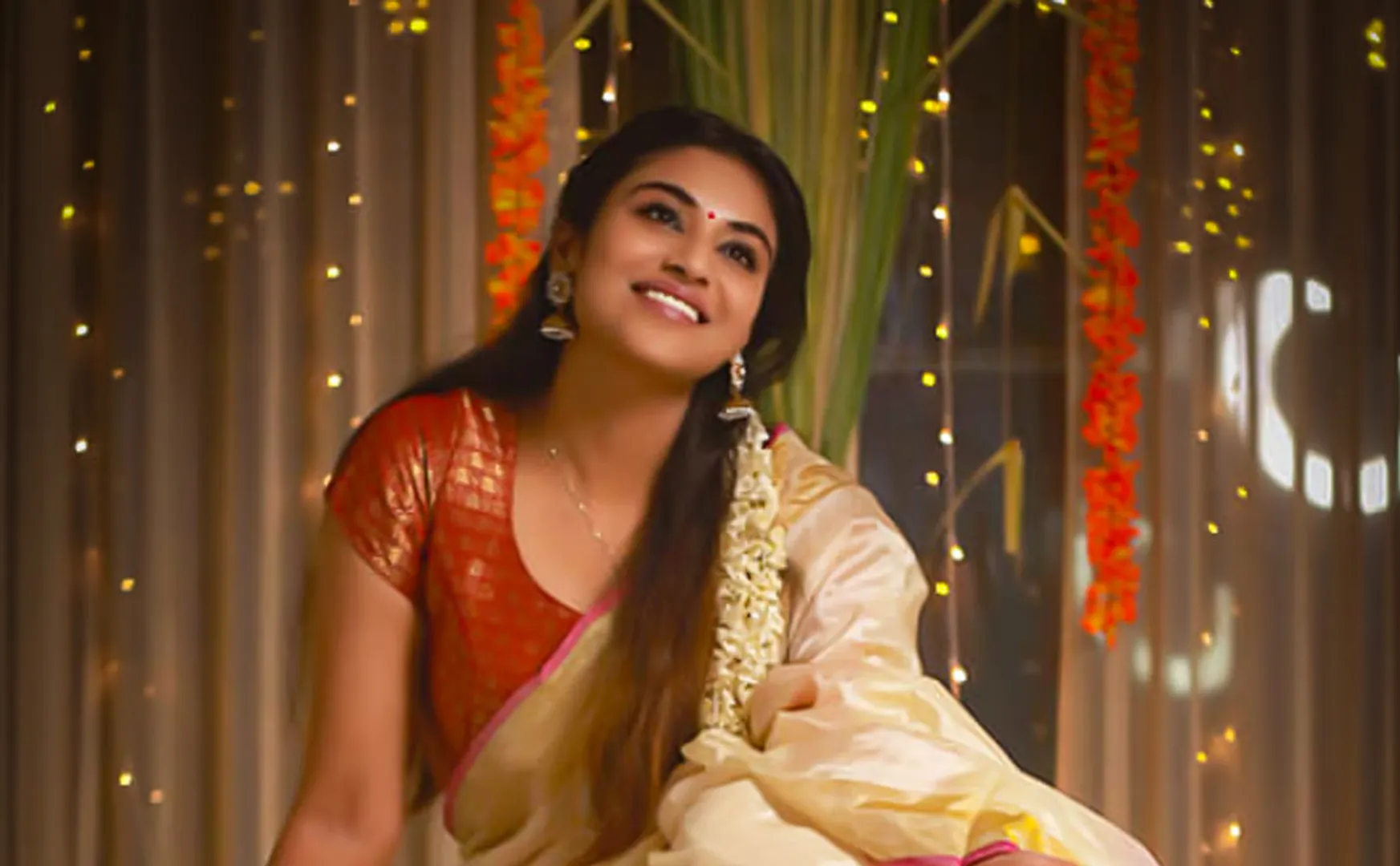 Actress indhuja release new photos 