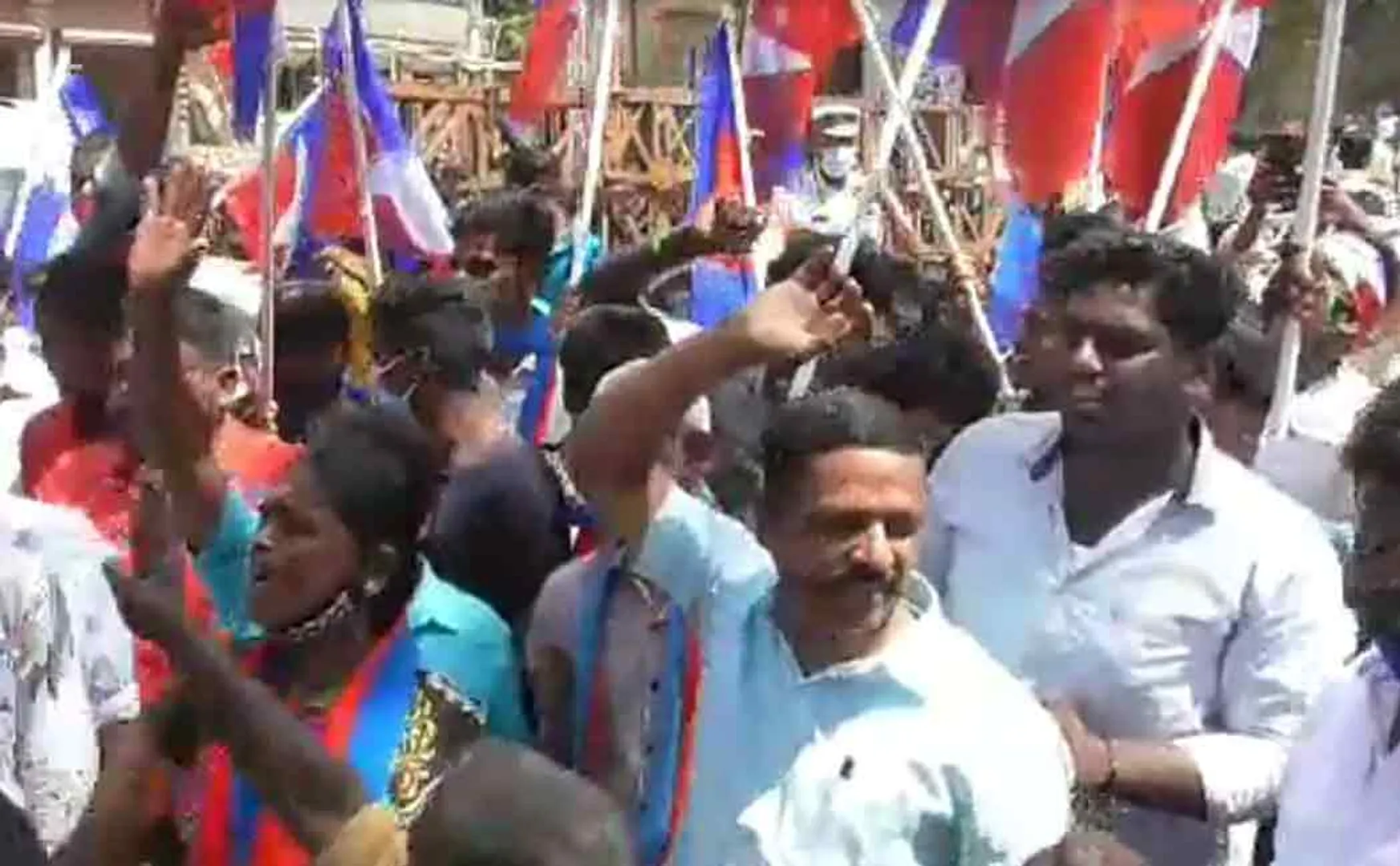 BJP workers who came to pay homage to Ambedkar statue .. chased away by VCK members 