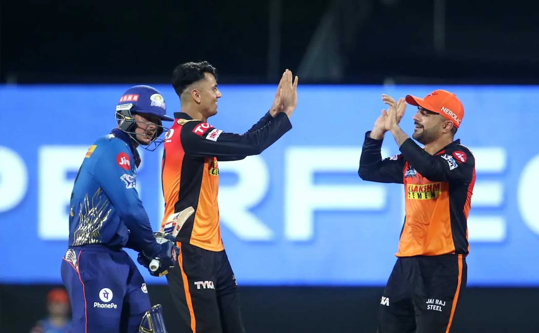 ipl cricket match sunrisers hyderabad team vs mumbai indians team 