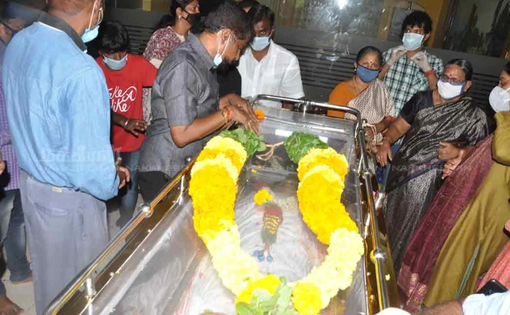 Nakkheeran Editor pay homage to vivek 