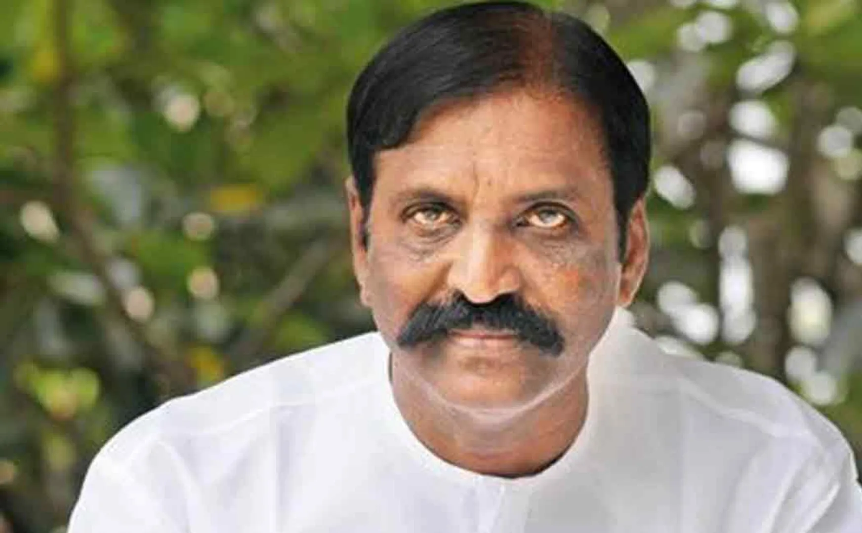 Poet Vairamuthu addressed press after pay homage to vivek 