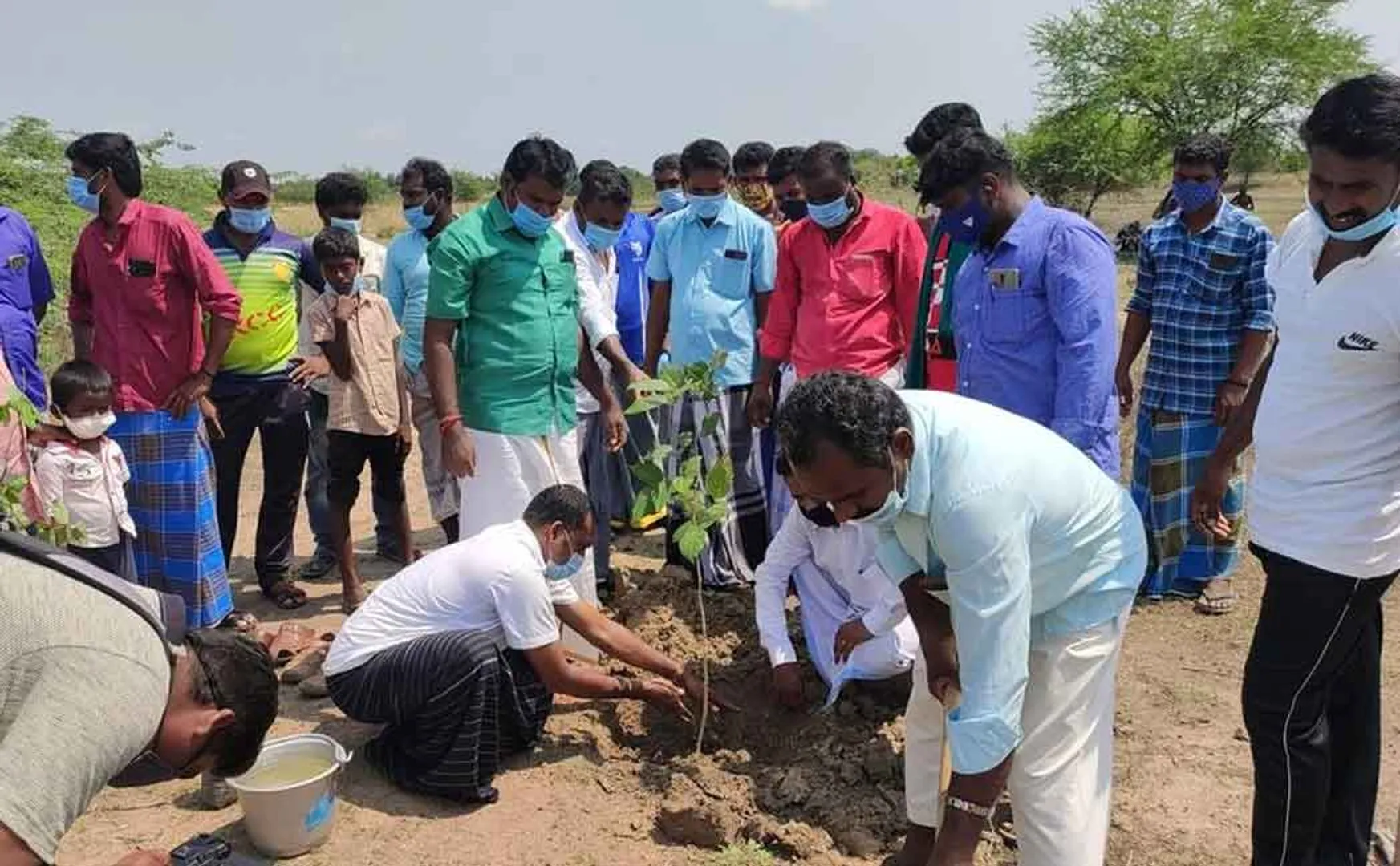 Youngsters who paid homage to the wisdom of planting saplings Thambiramaya who greeted