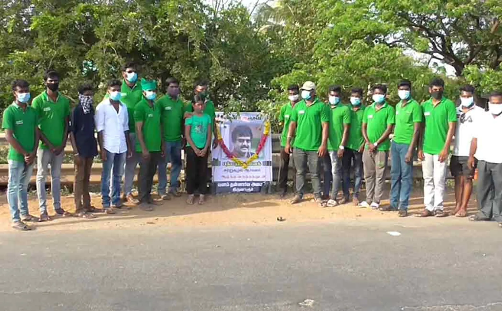 Public paying homage to vivek by sapling 
