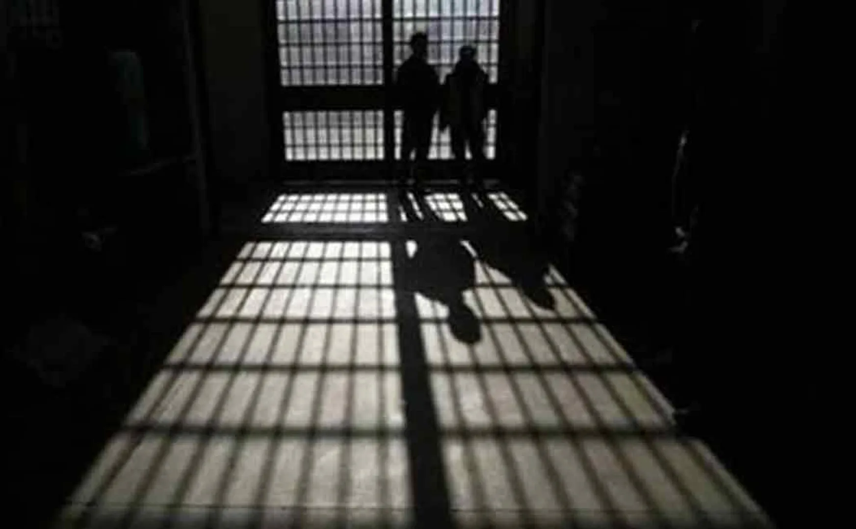 Corona for 41 inmates, 3 wardens in Central Jail ..!